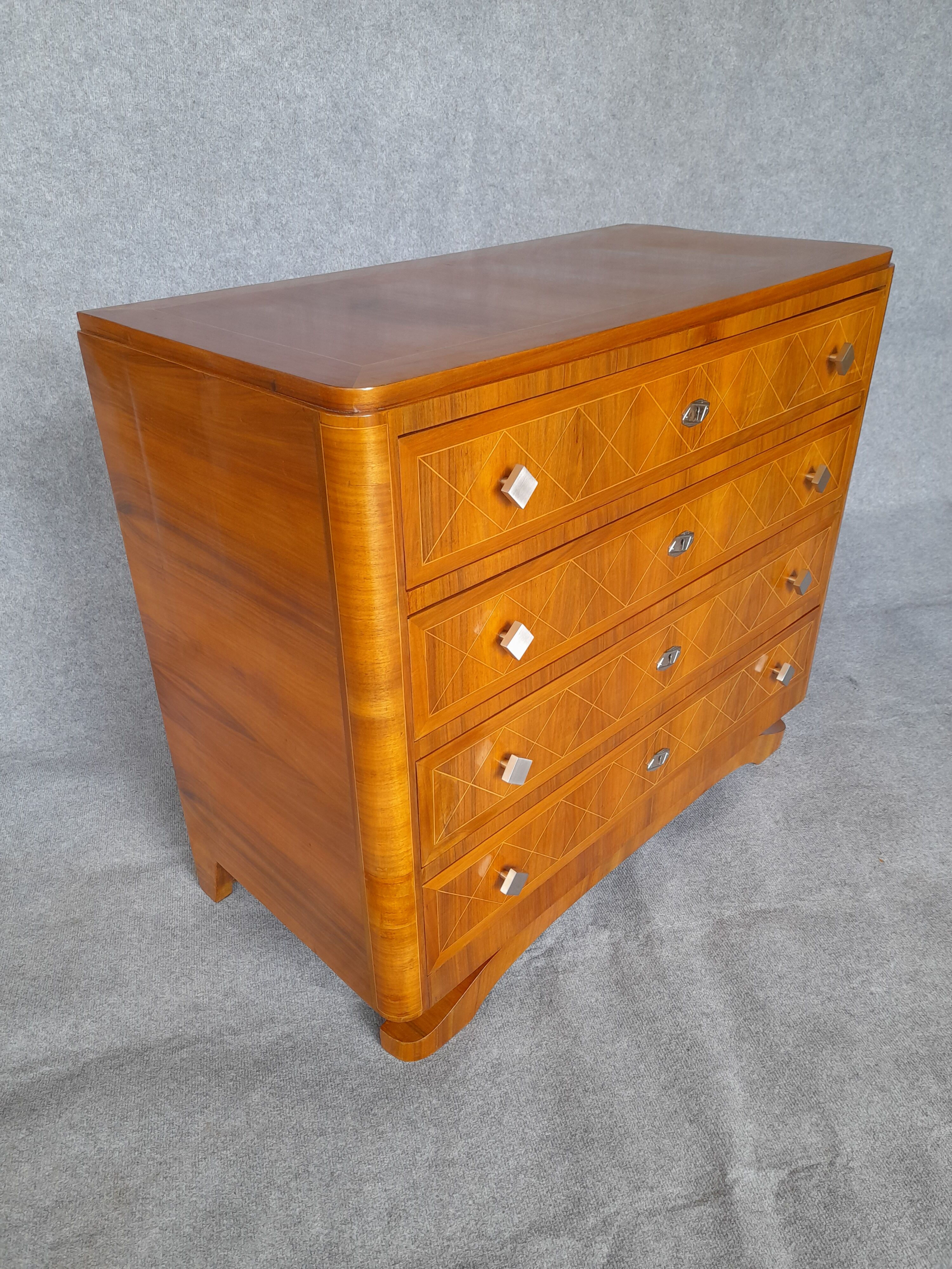 Art Deco chest of drawers (1930-1940) in walnut