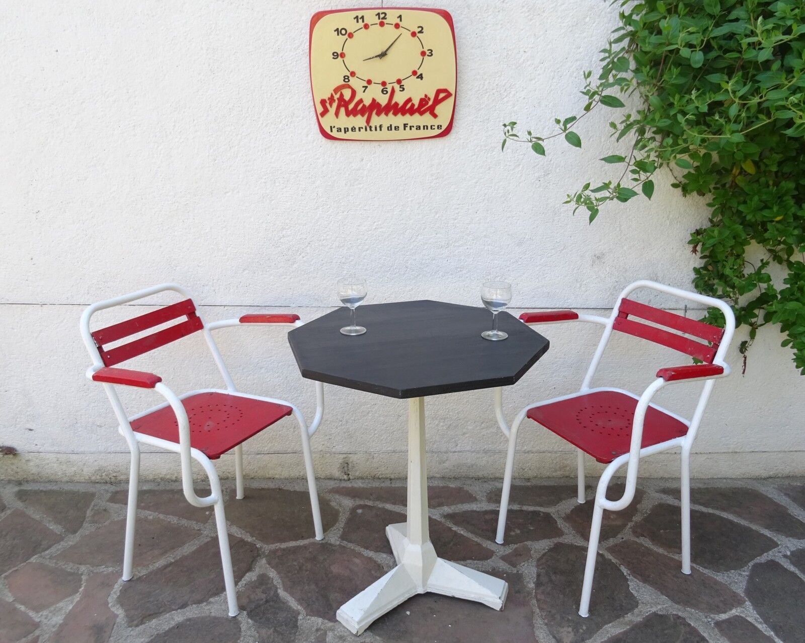 Fischel font foot bistro table