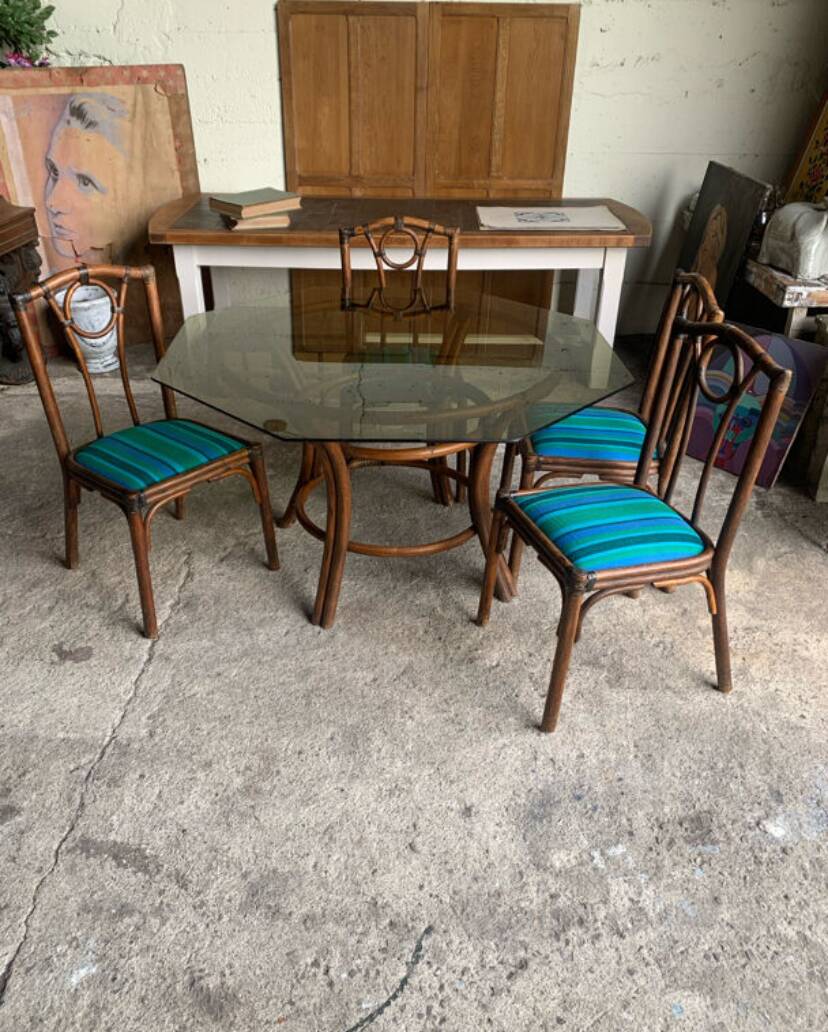 Table et chaises en rotin années 70-80