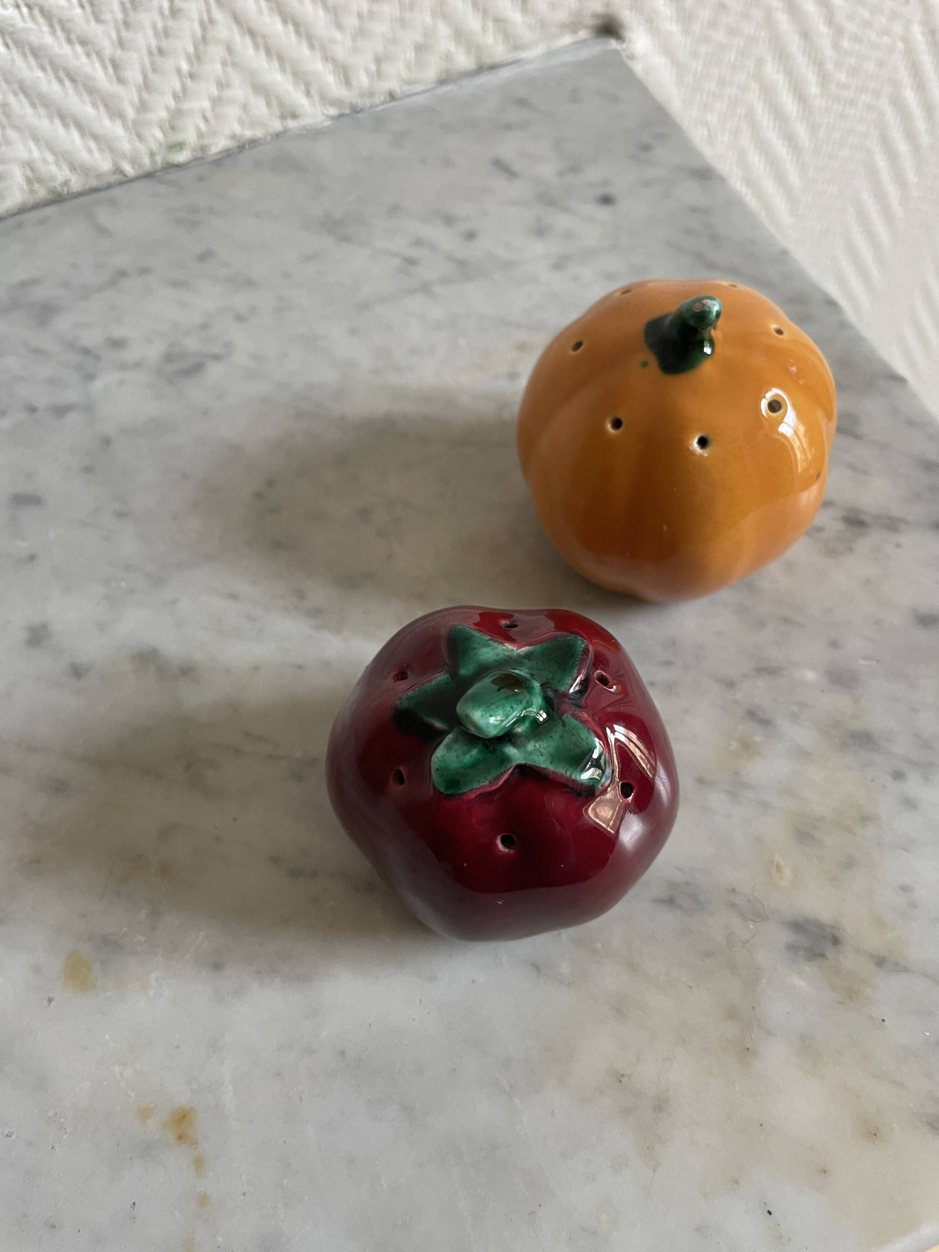 Set of ceramic salt and pepper shakers in the shape of a pumpkin tomato