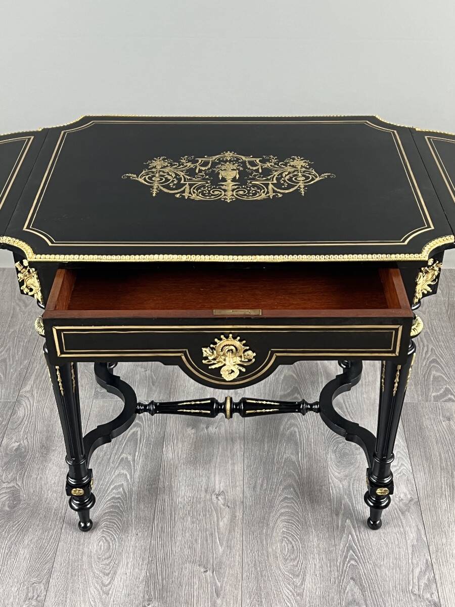 Living room table with flaps in Napoléon III style, 19th century.