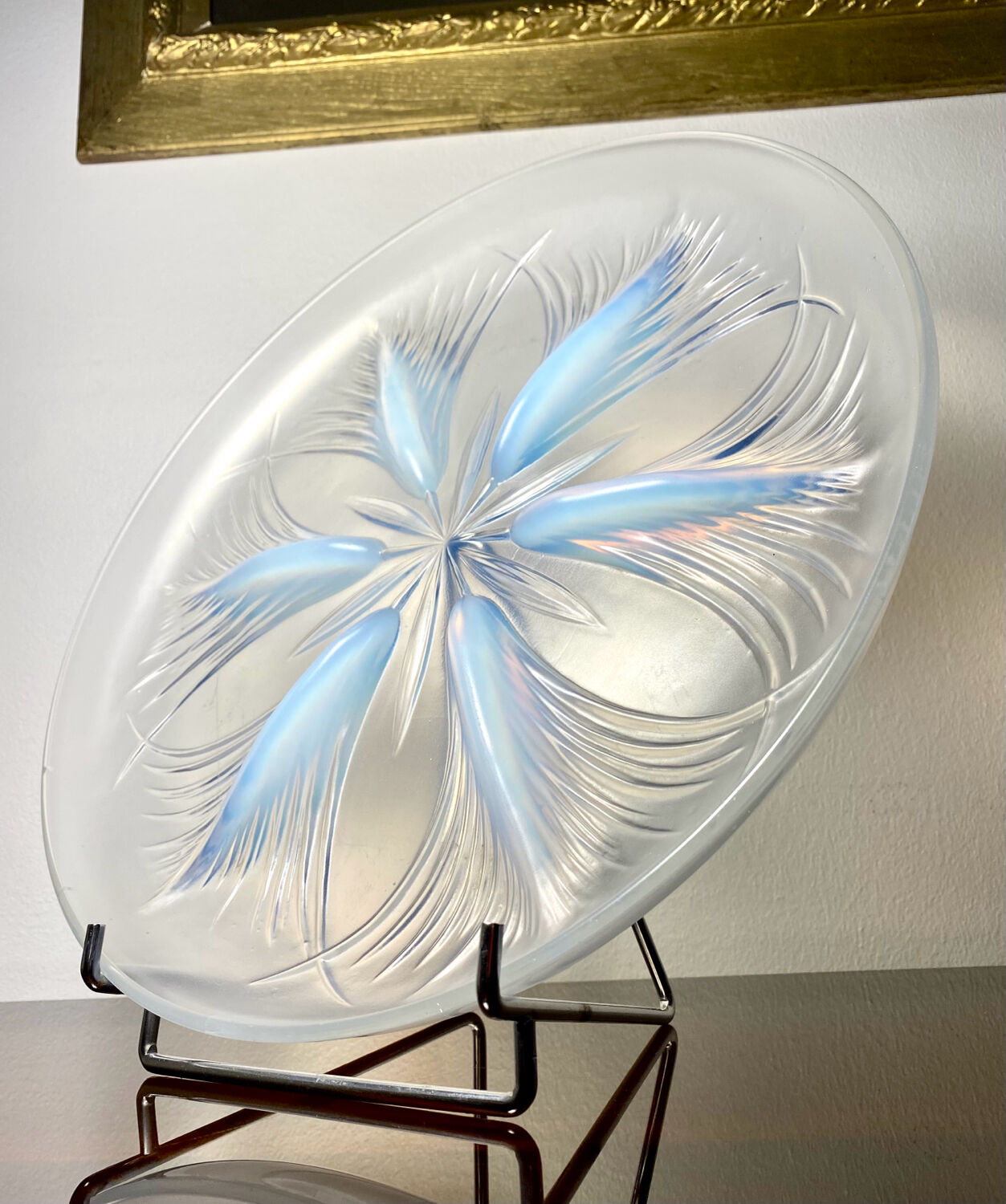 Verlys opalescent /opaline decorative tray (d.32.3cm)
