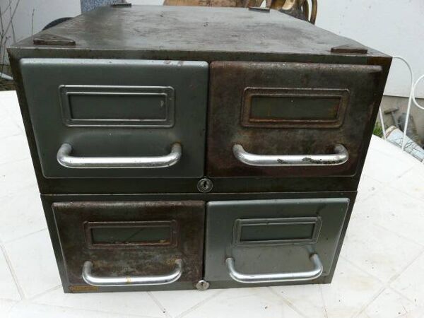 Meuble 4 tiroirs en métal industriel loft années 70 marqueFLAMBO