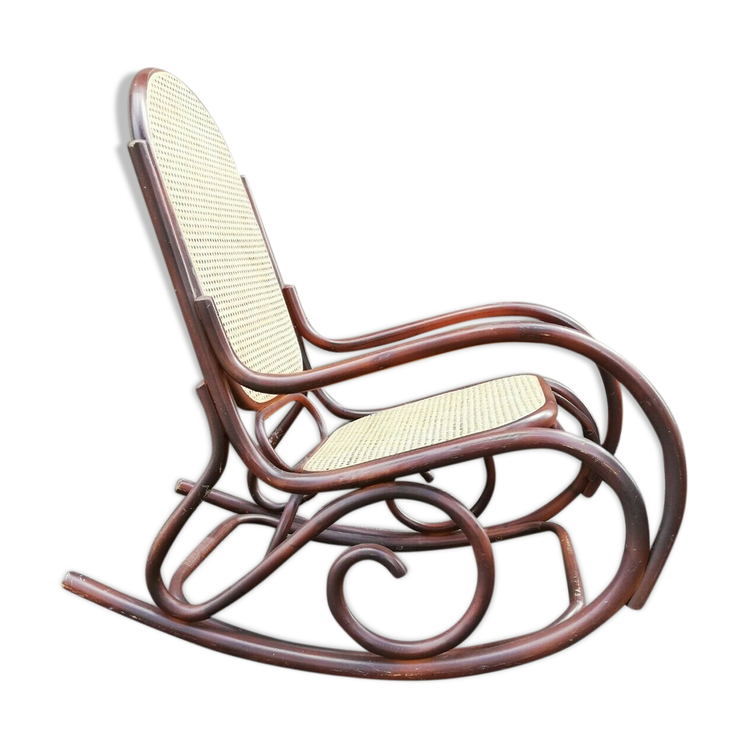Rocking-chair in curved wood