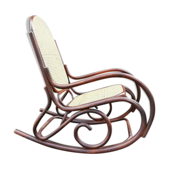 Rocking-chair in curved wood