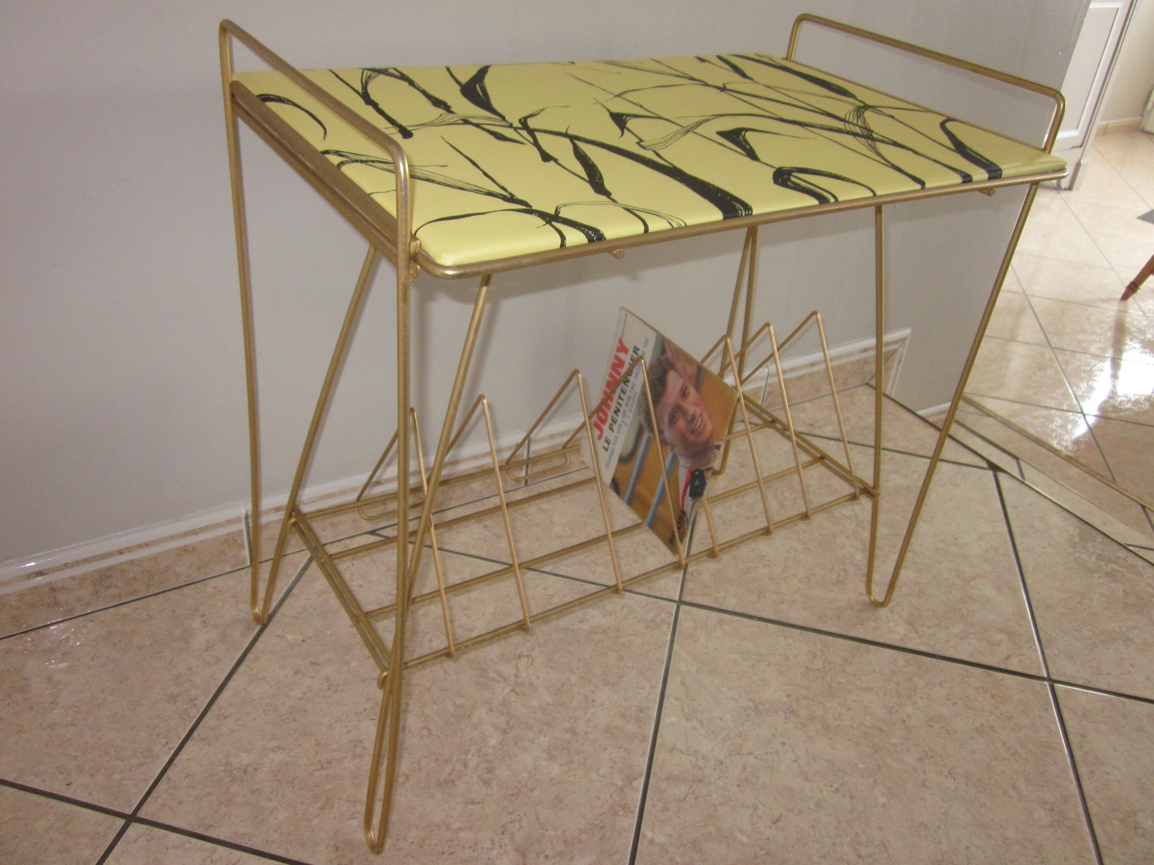 Table vinyls holder of the 50