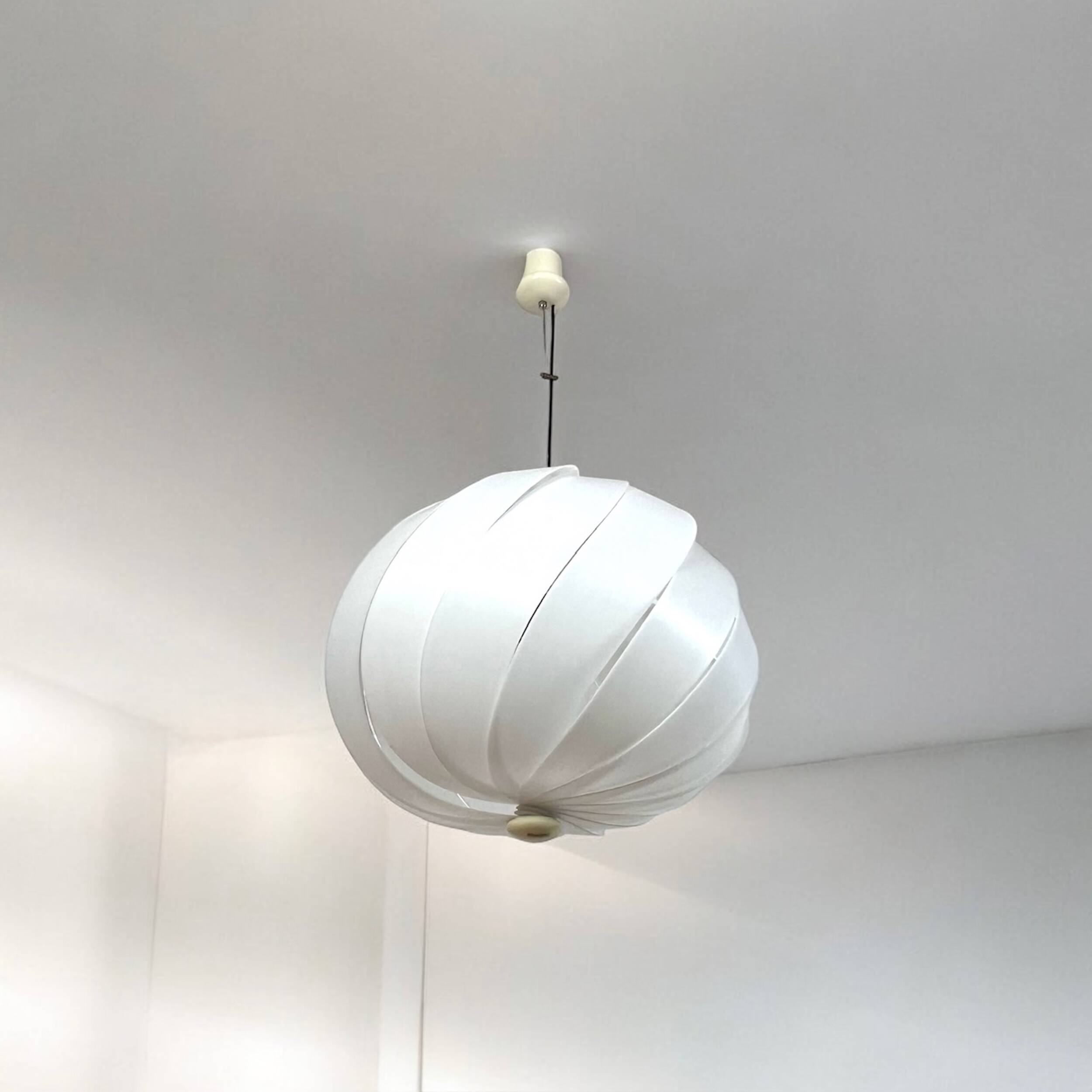 Harvey Guzzini Alicante Large White Acrylic Lamp with Sculptural Shape, 1960s