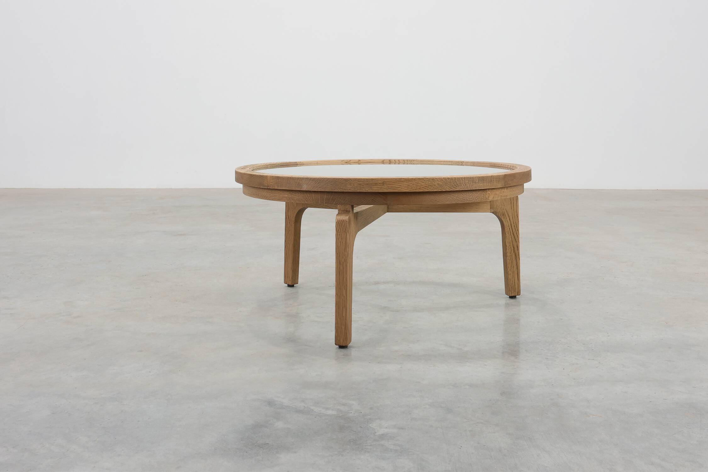 Table moderne en bois de cèdre et verre, Italie fin du 20e siècle