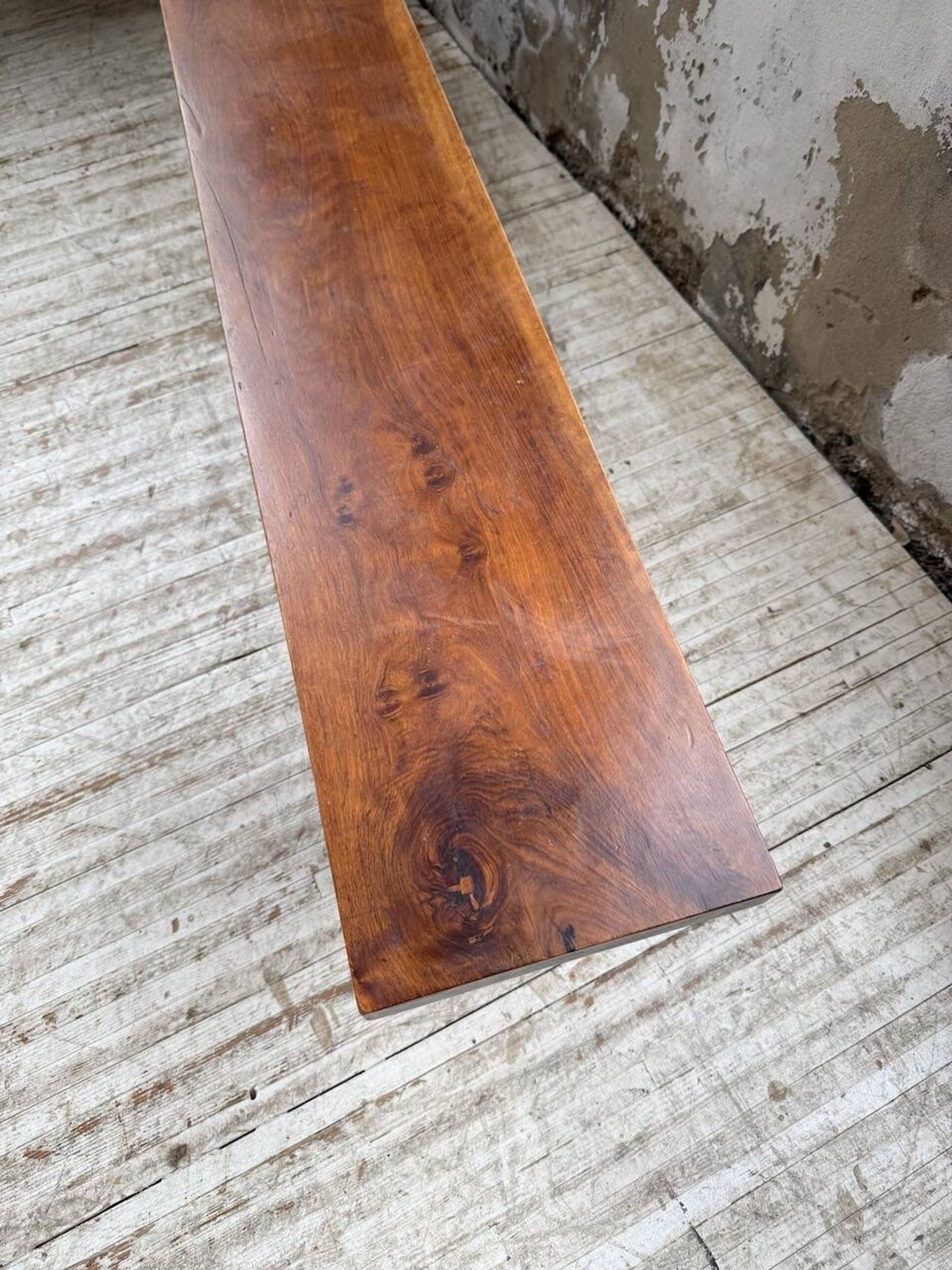 Paire de bancs noyer 1900