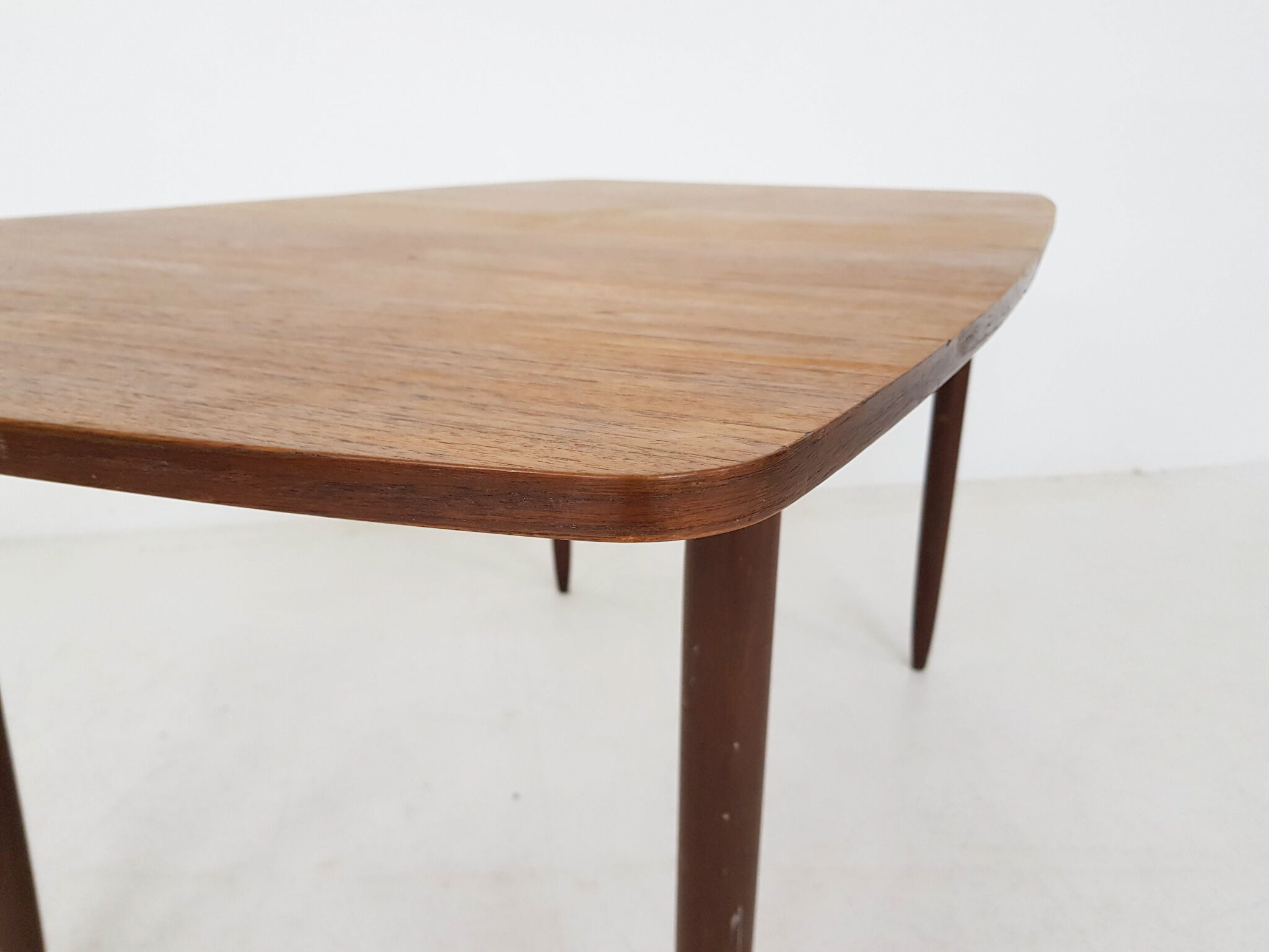 Hulmefa propos teak extendable dining table