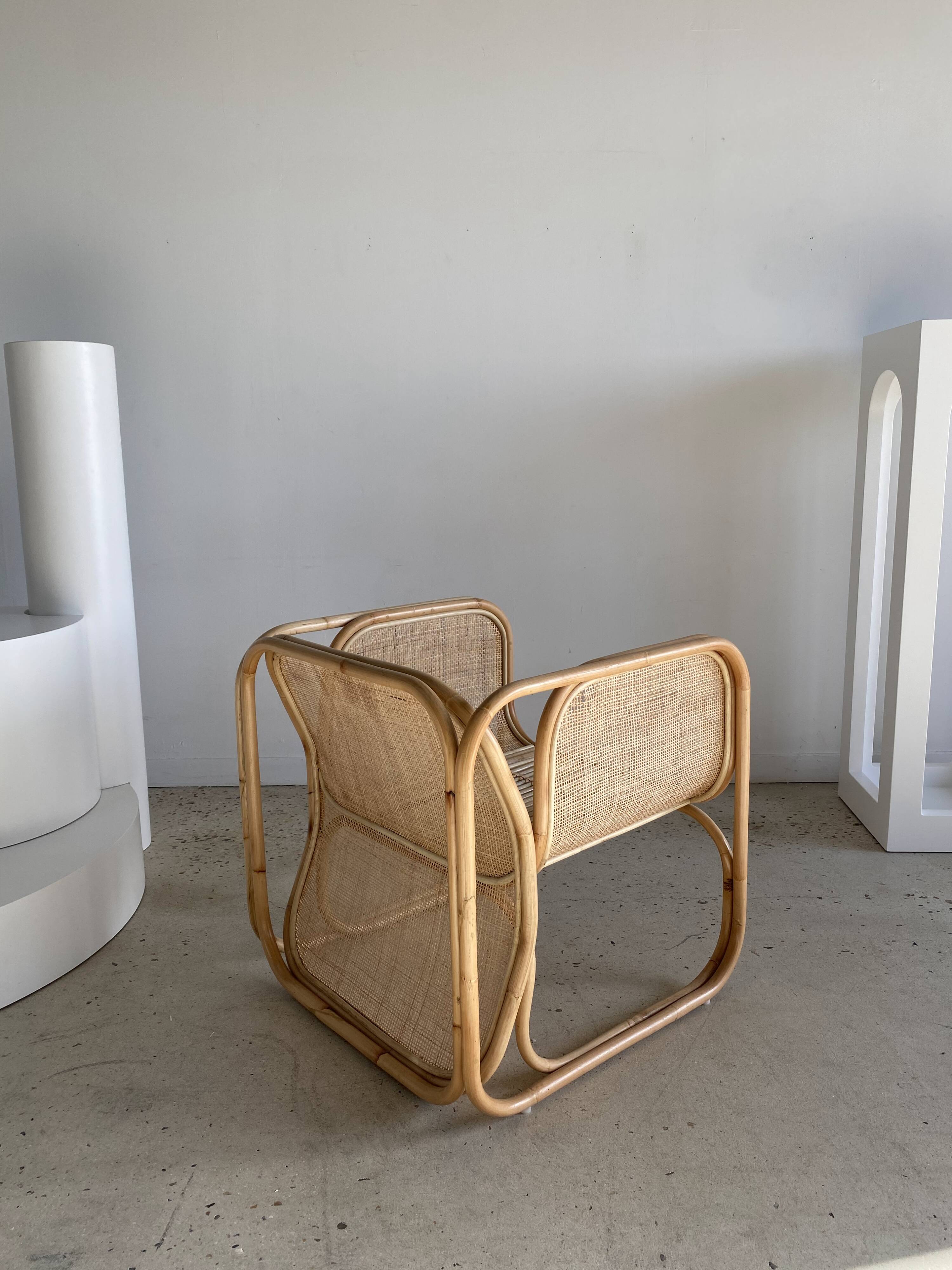 Amsterdam rattan armchair with U-shaped armrest, squared canework