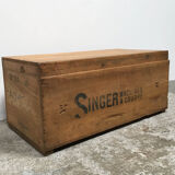 Wooden chest Singer
