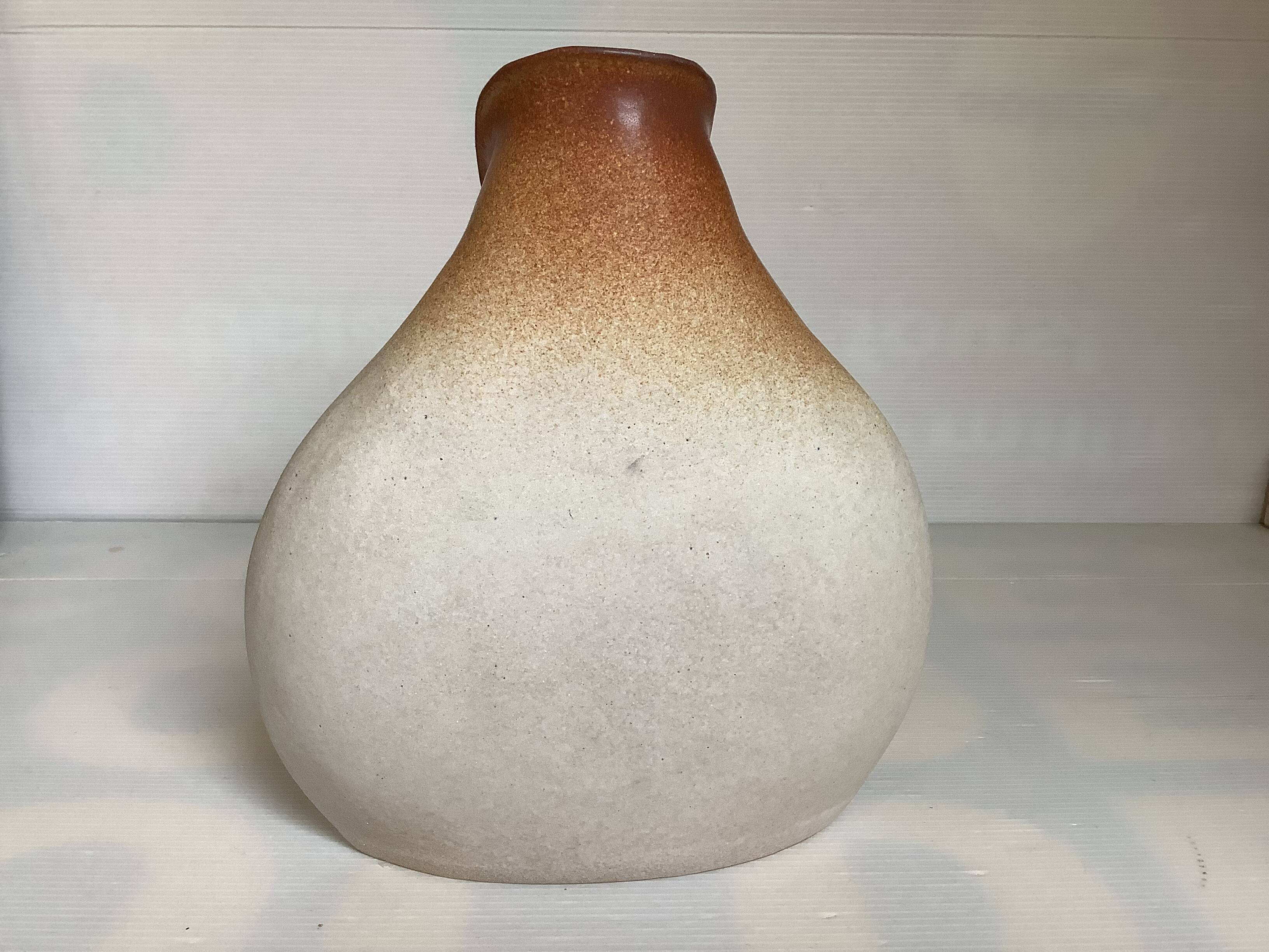 Vase signed by the ceramist Georges Deliège