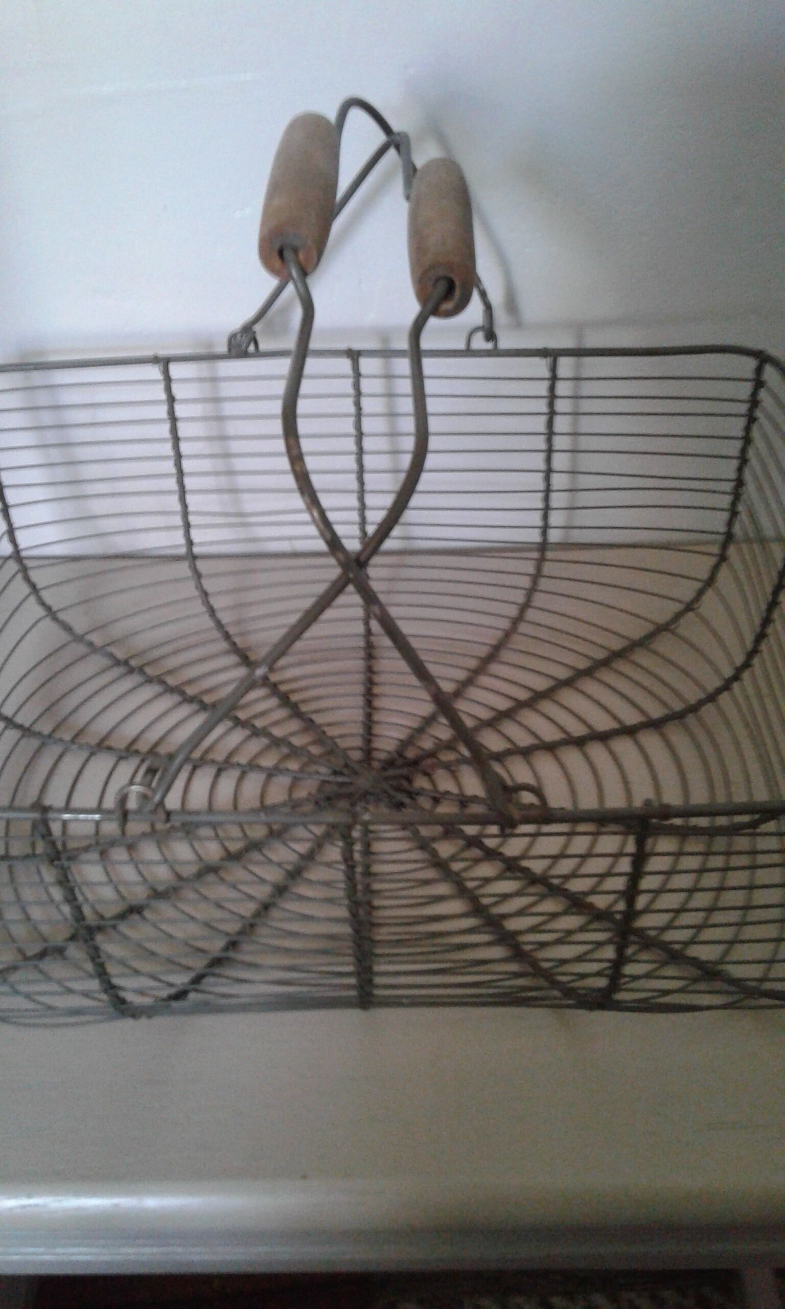 Metal basket with wooden handles