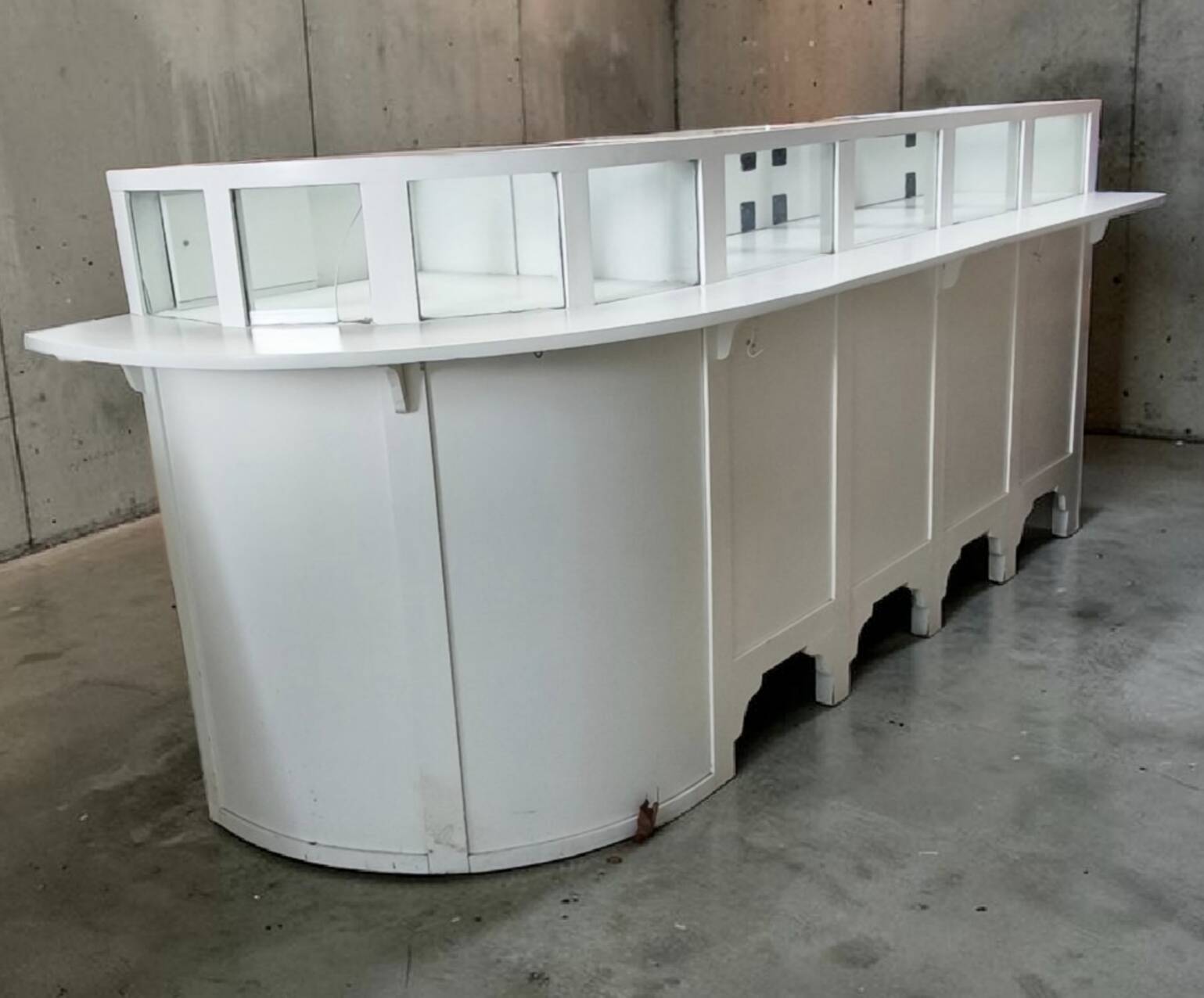 Large rounded showcase counter