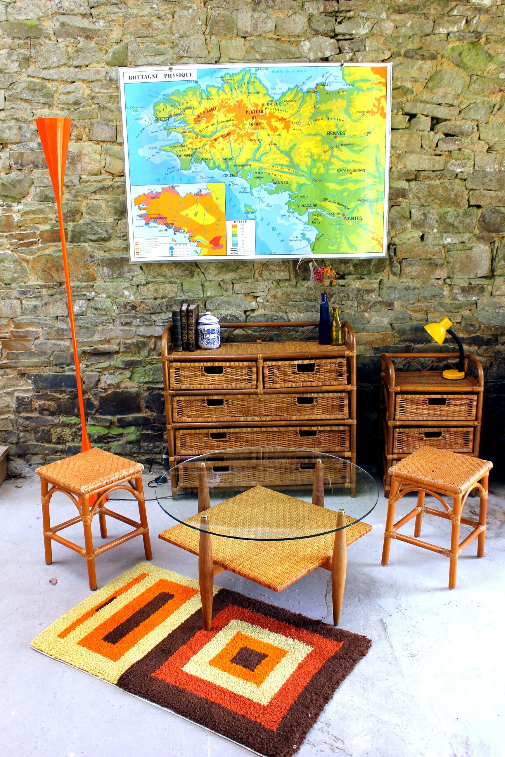 Vintage coffee table in woven wicker and rattan glass from the 60s/70s