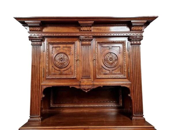 Buffet deux corps style renaissance en noyer massif vers 1850