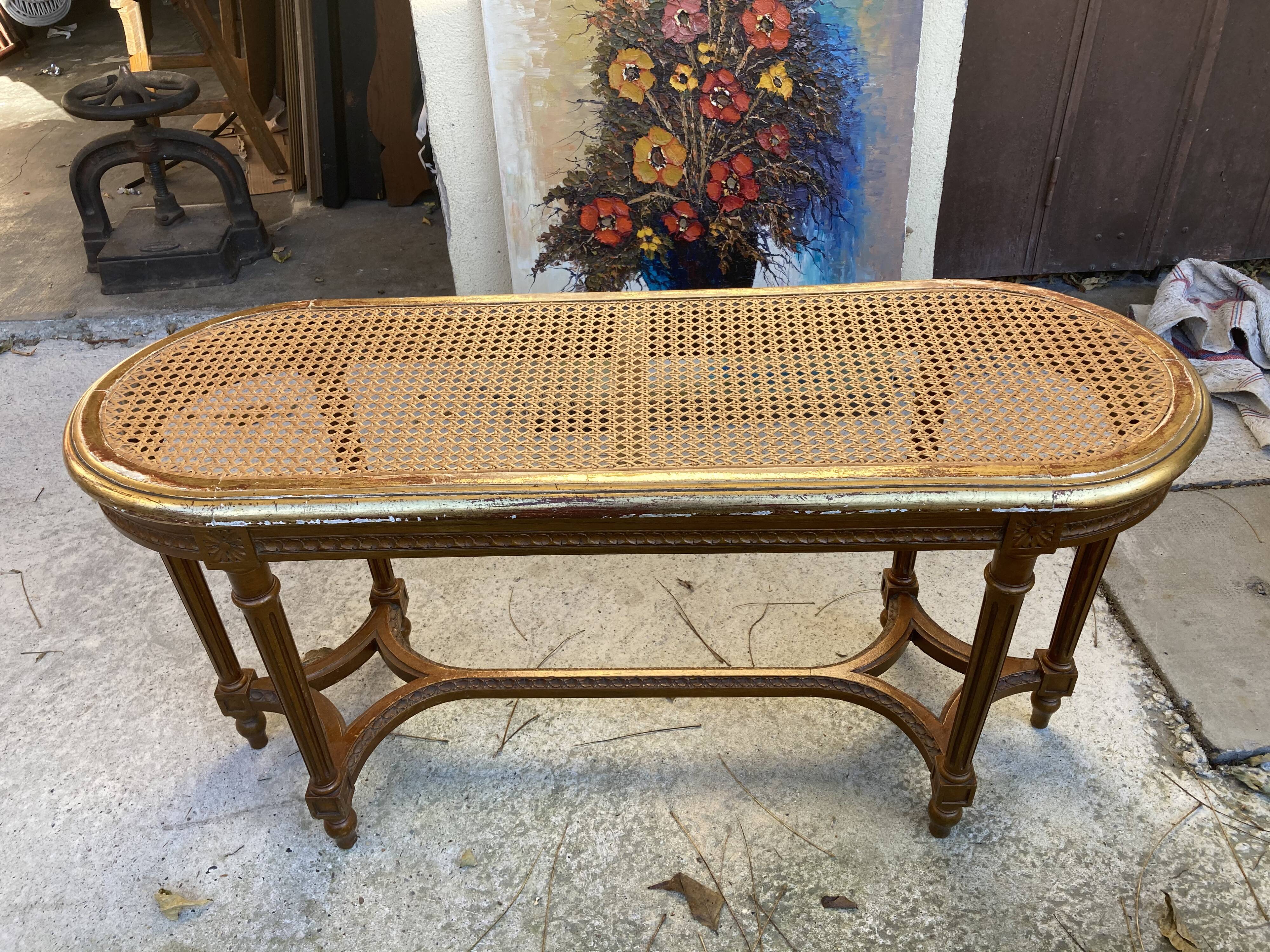 Very beautiful old bench for solid wooden piano with canning in excellent condition