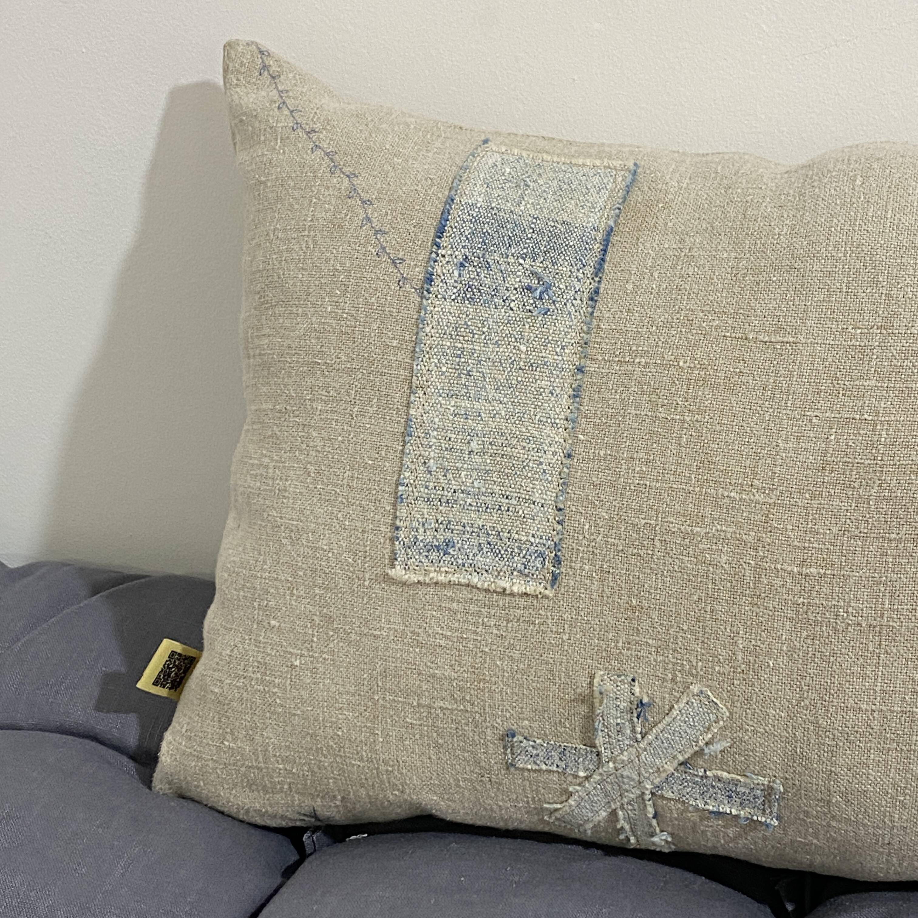 Coussin en toile ancienne style Kilim