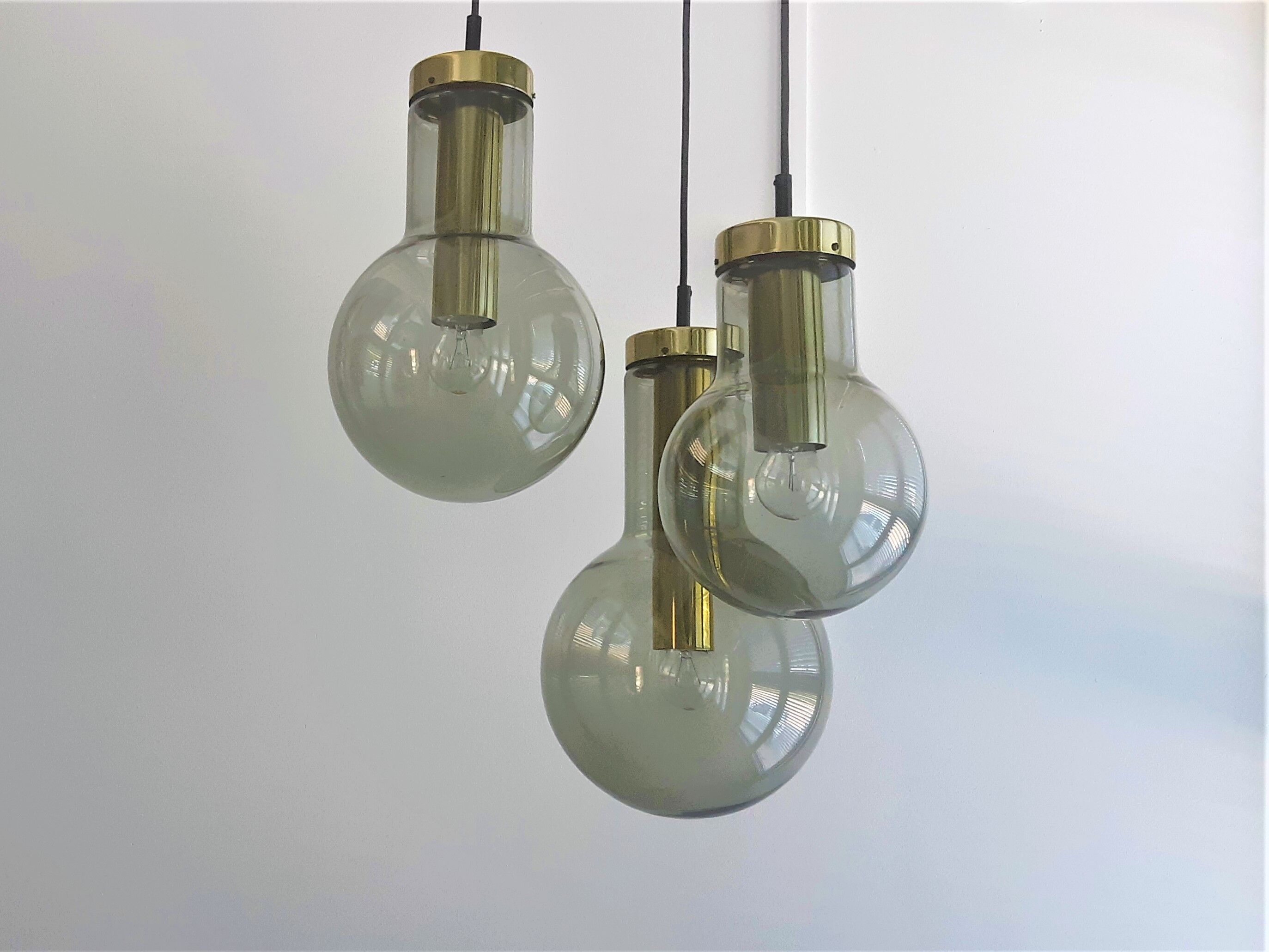 Ceiling light with 3 glass and brass maxi globe p