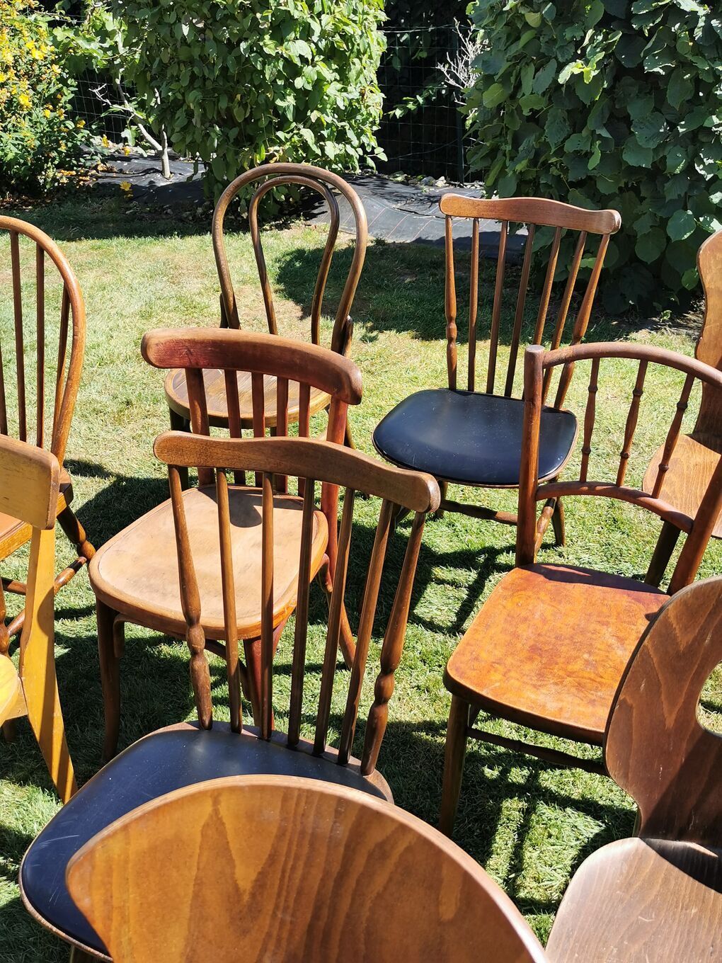 Lot de 20 chaises bistrot dépareillées