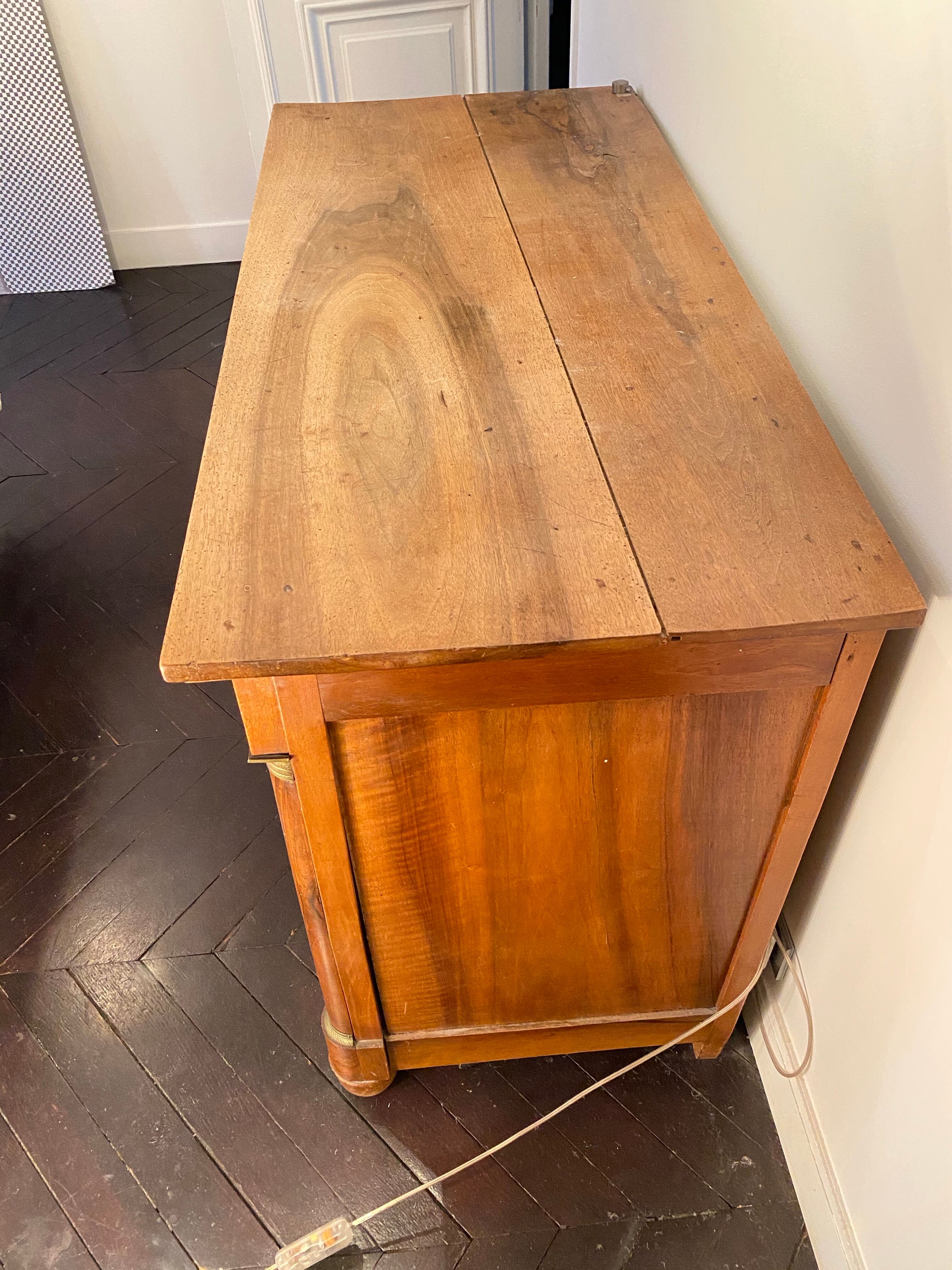 Ancient chest of drawers