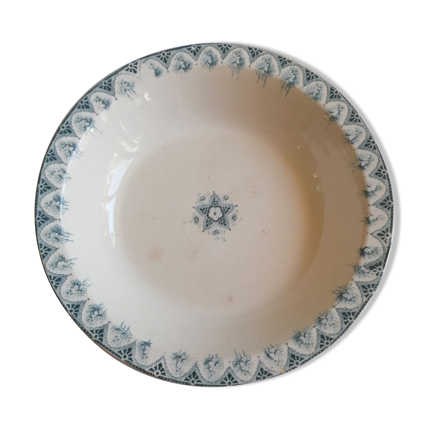 Hollow dish in earthenware iron earth