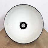 Suspension industrielle Bauhaus en tôle émaillée noire, années 1930