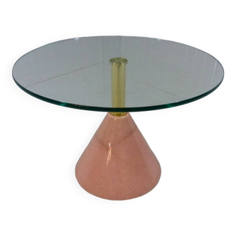 Table d'appoint italienne en pierre naturelle rose et verre de style Memphis, années 1980