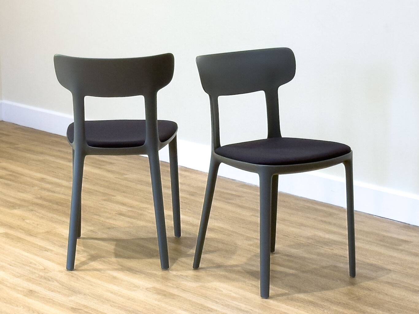 Set of 4 Canova Dining Chairs by Claus Breinholt for Infiniti – Dark Grey M