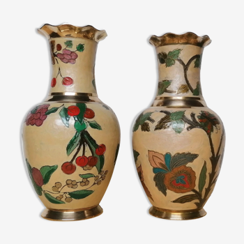 Paire de vases en laiton émaillé