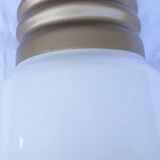 Glass suspension forming a bulb.