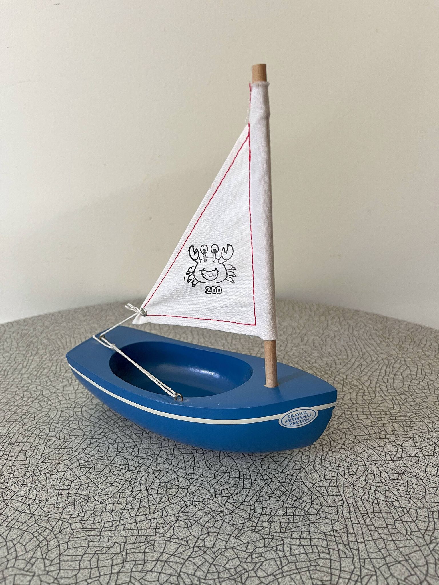 Voilier de bassin, modèle 200 de la marque française Tirot