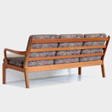 1960s Three seater Danish design sofa with wooden frame made of cherry