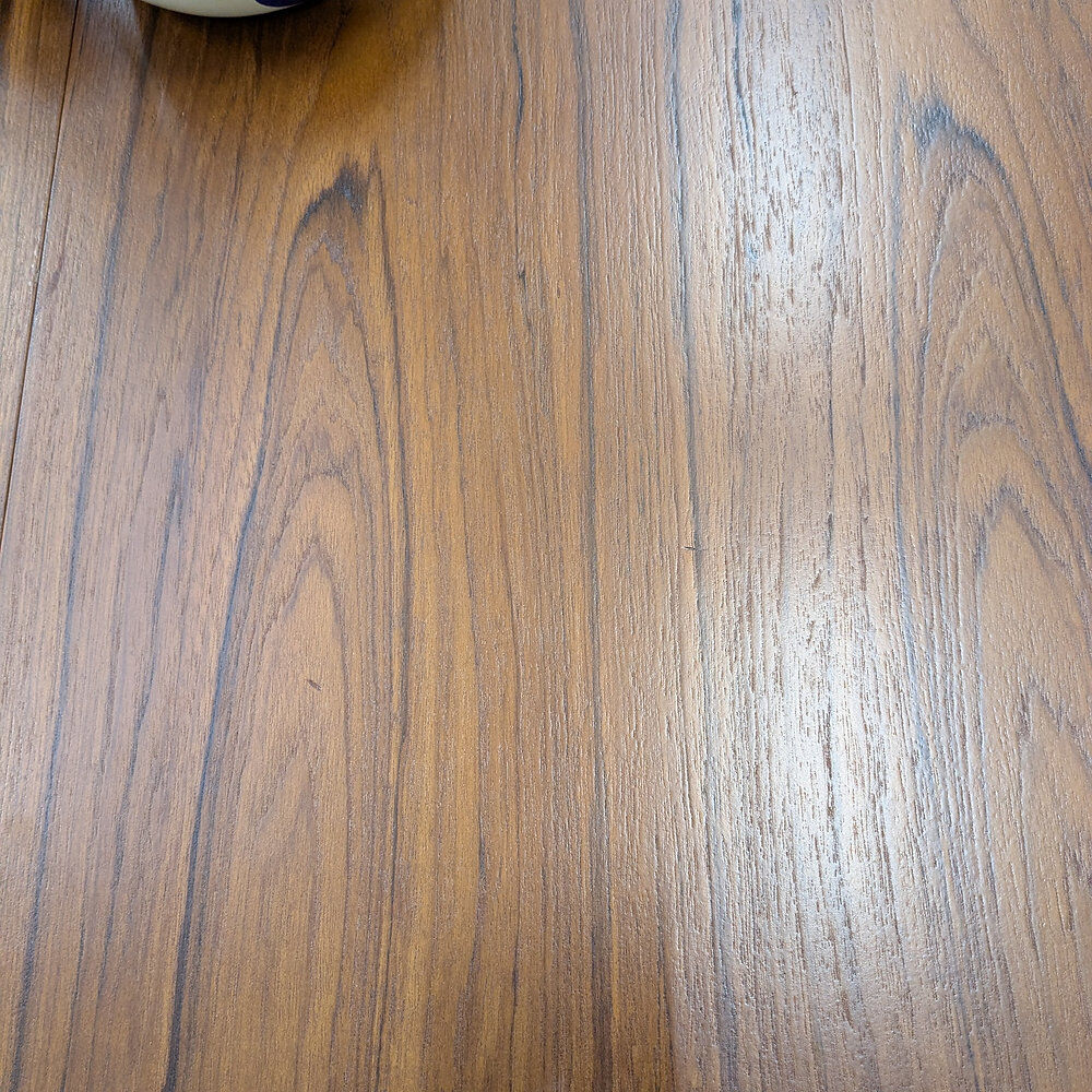 Round Scandinavian table with extensions