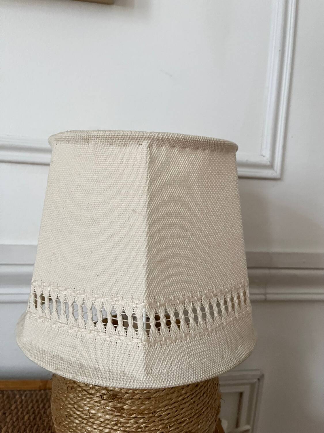 Sisal ball lamp and embroidered lampshade