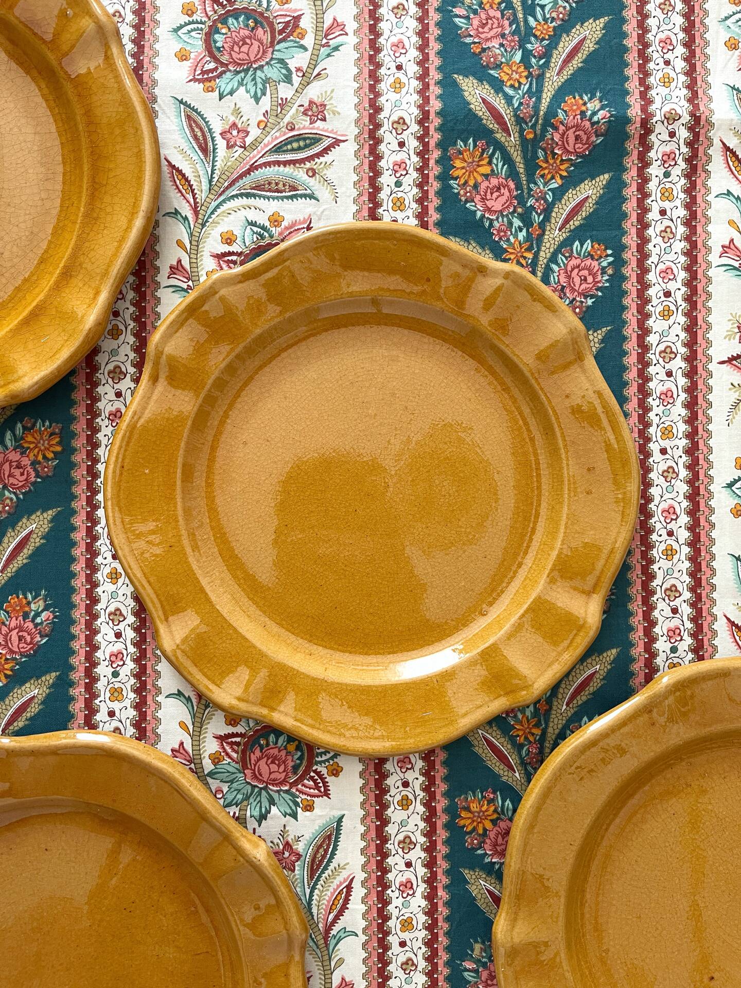 4 dessert plates in ceramic Pichon Uzes ochre yellow
