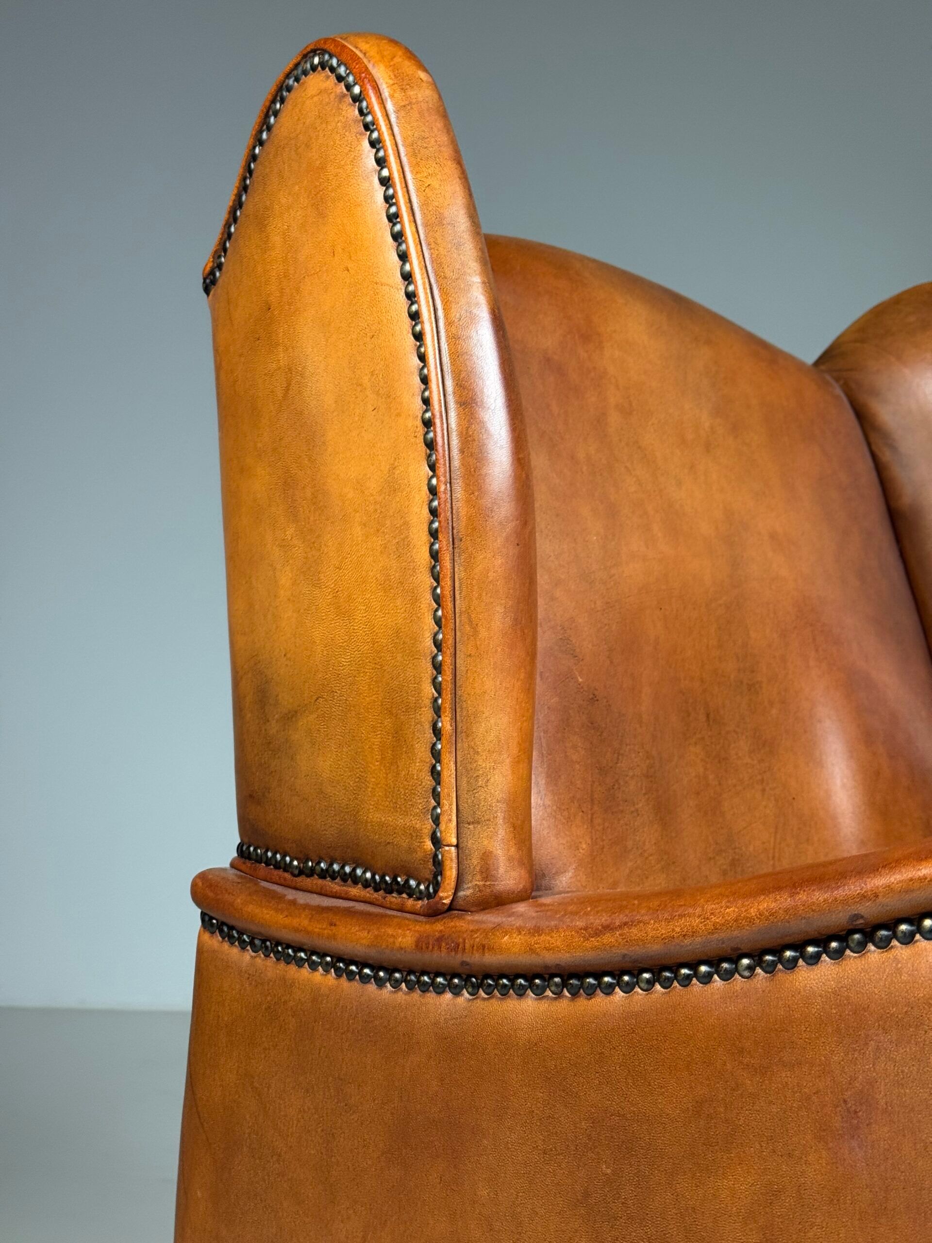 Set of 2 sheepskin club armchairs