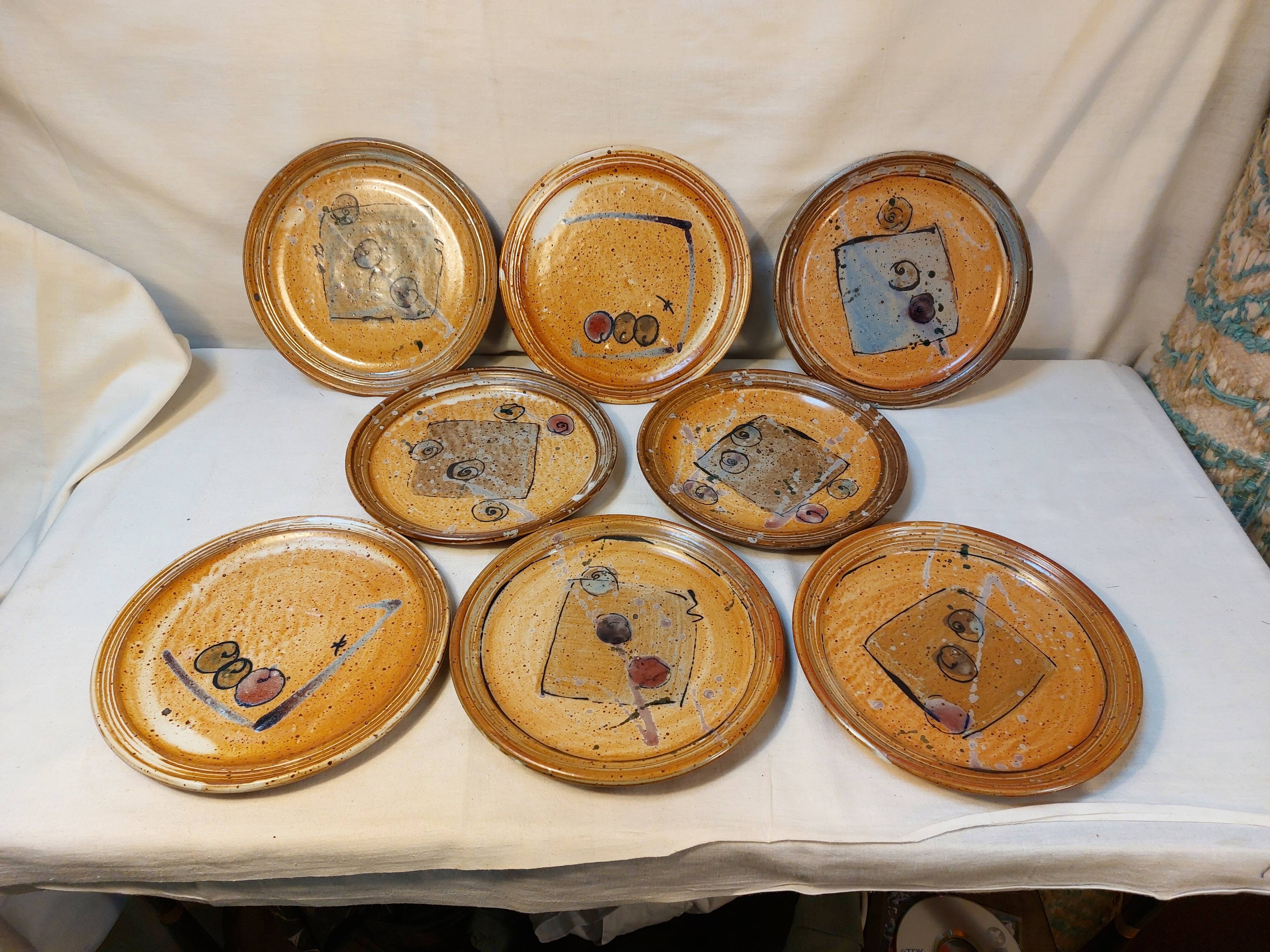 Série de 8 assiettes à dessert vintage en grès émaillé signé MALI