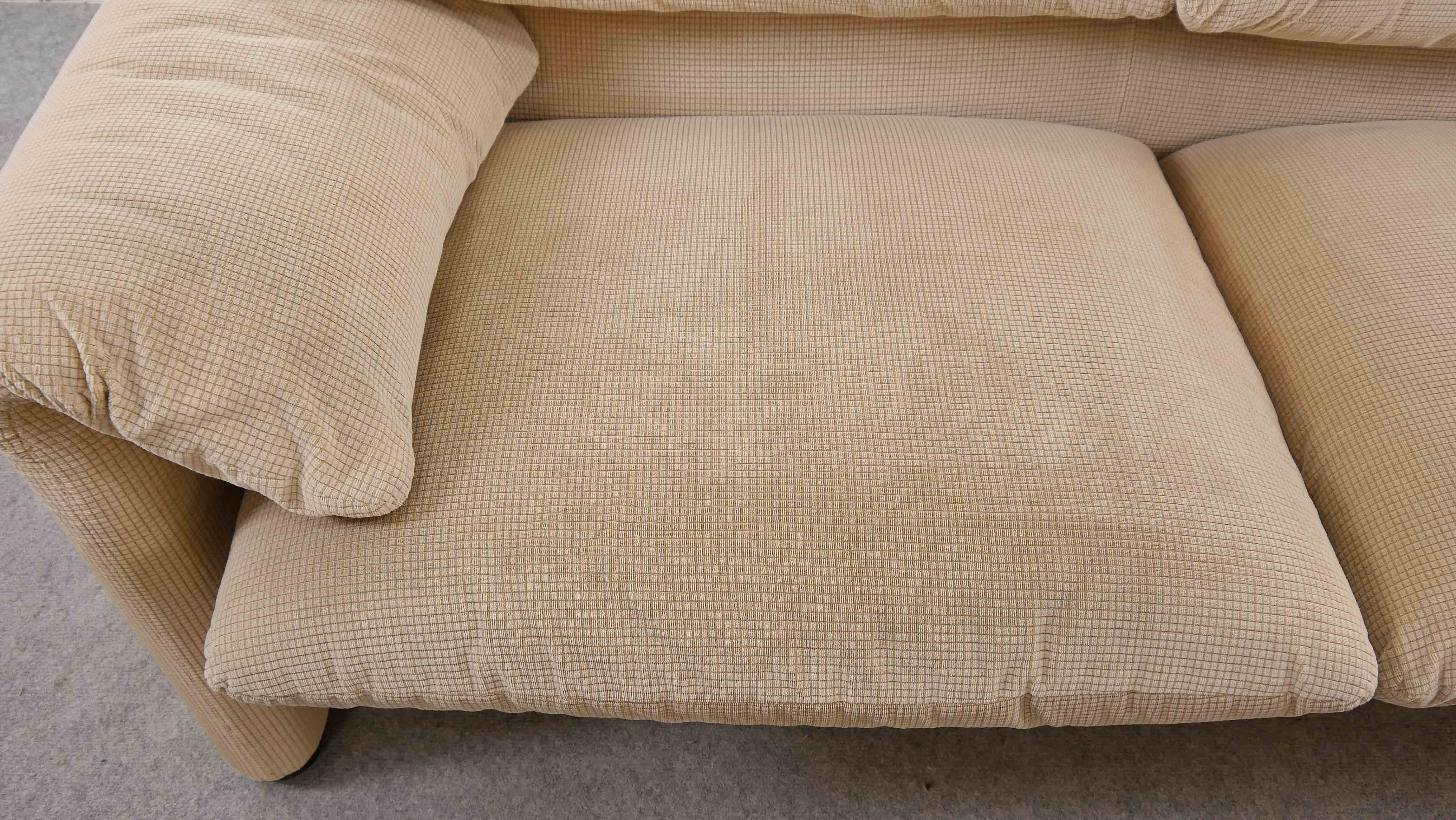 Maralunga 3-seat Sofa in beige by Vico Magistretti for Cassinaa, Italy