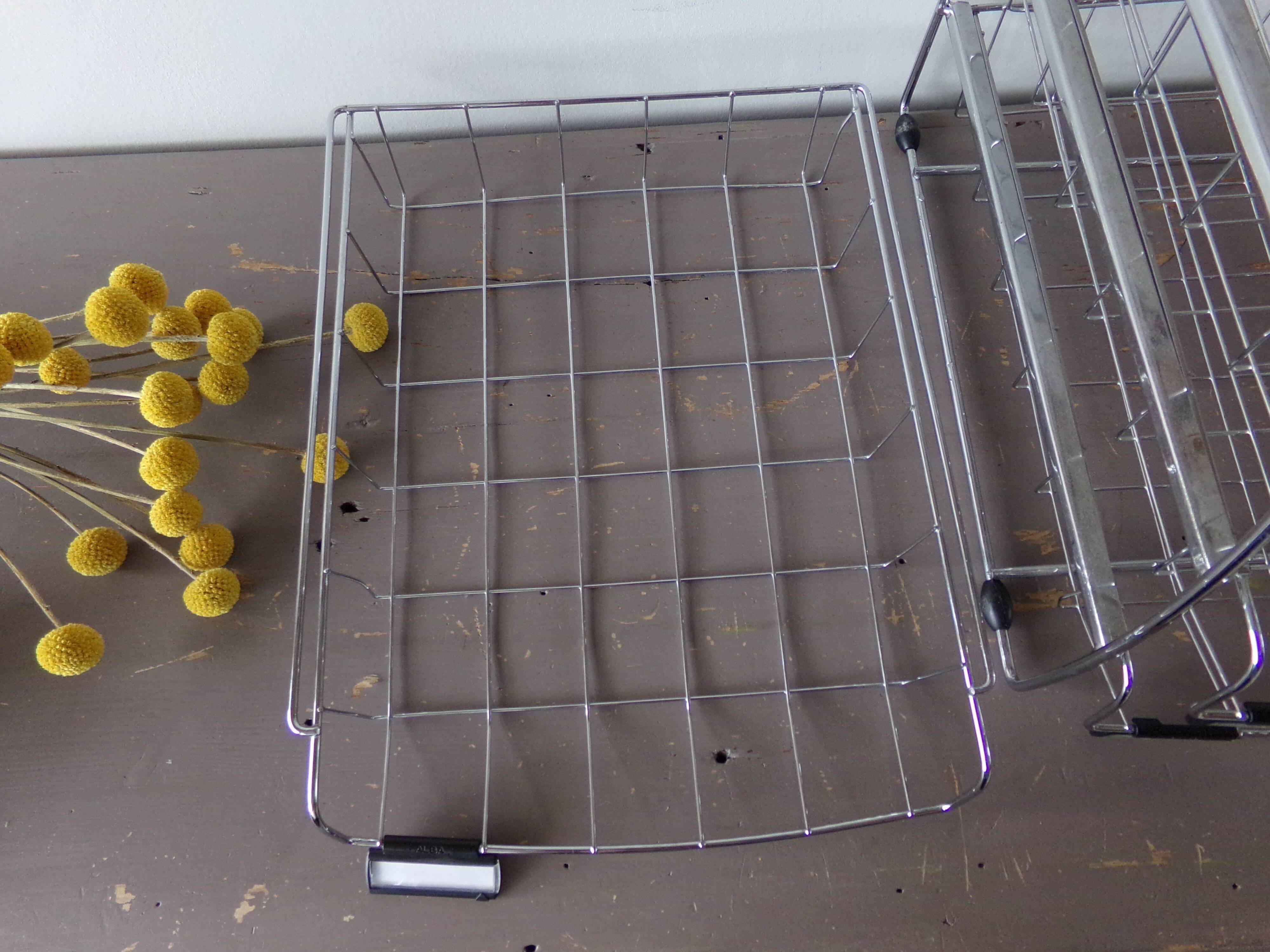 Bench of 4 metal mail baskets