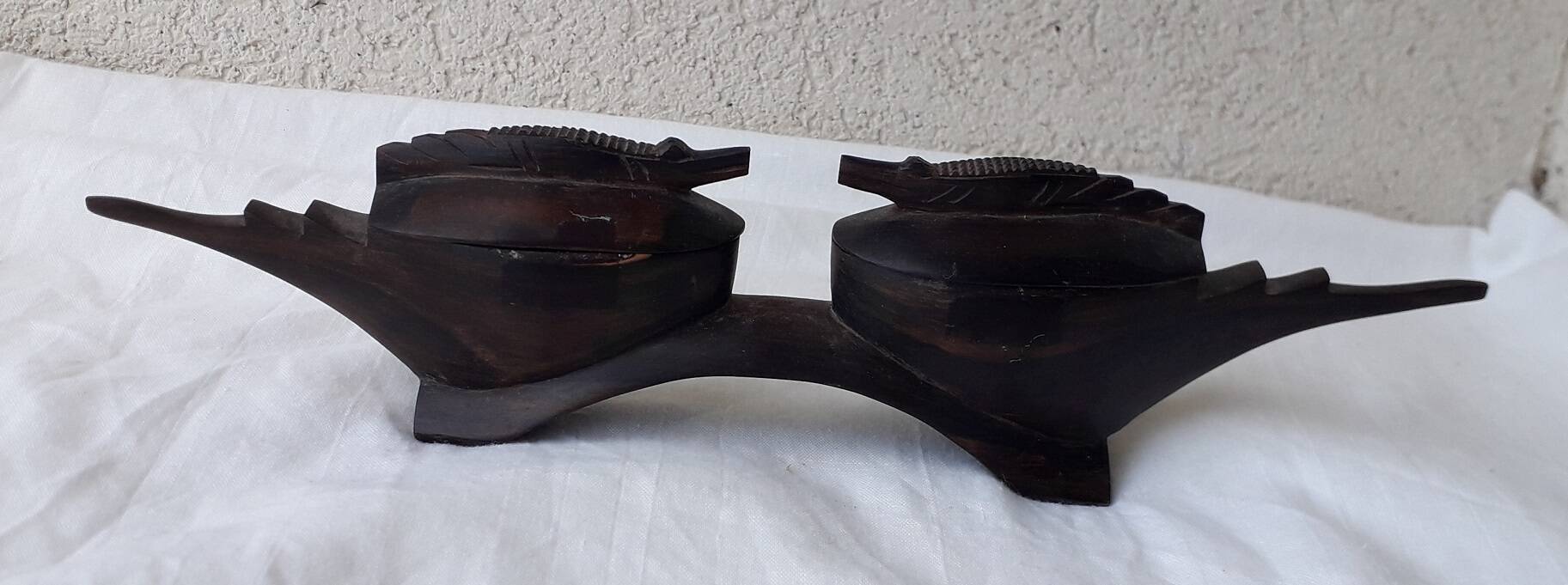 Salière et poivrier en bois sculpté