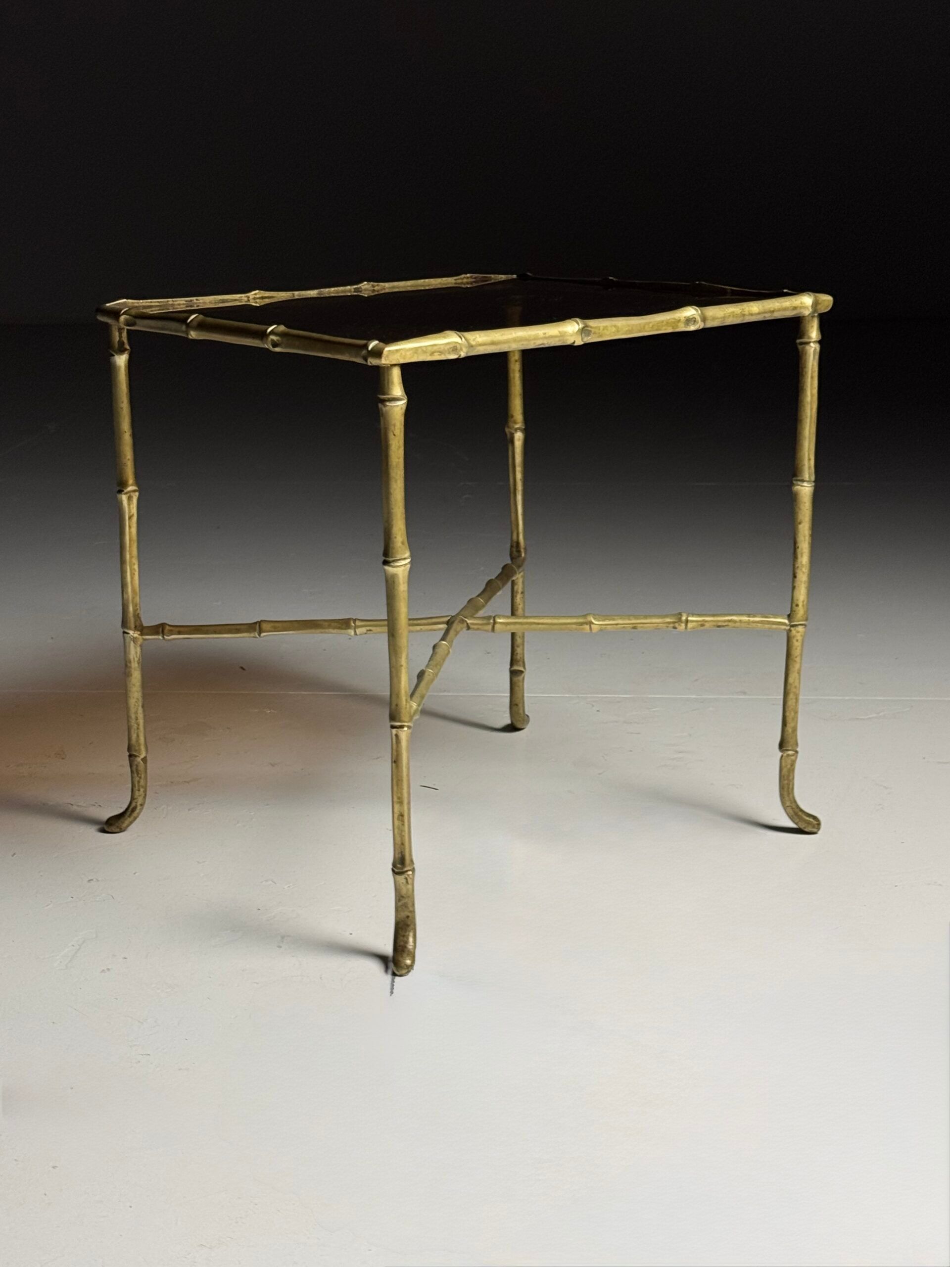 Table d'appoint en faux bambou