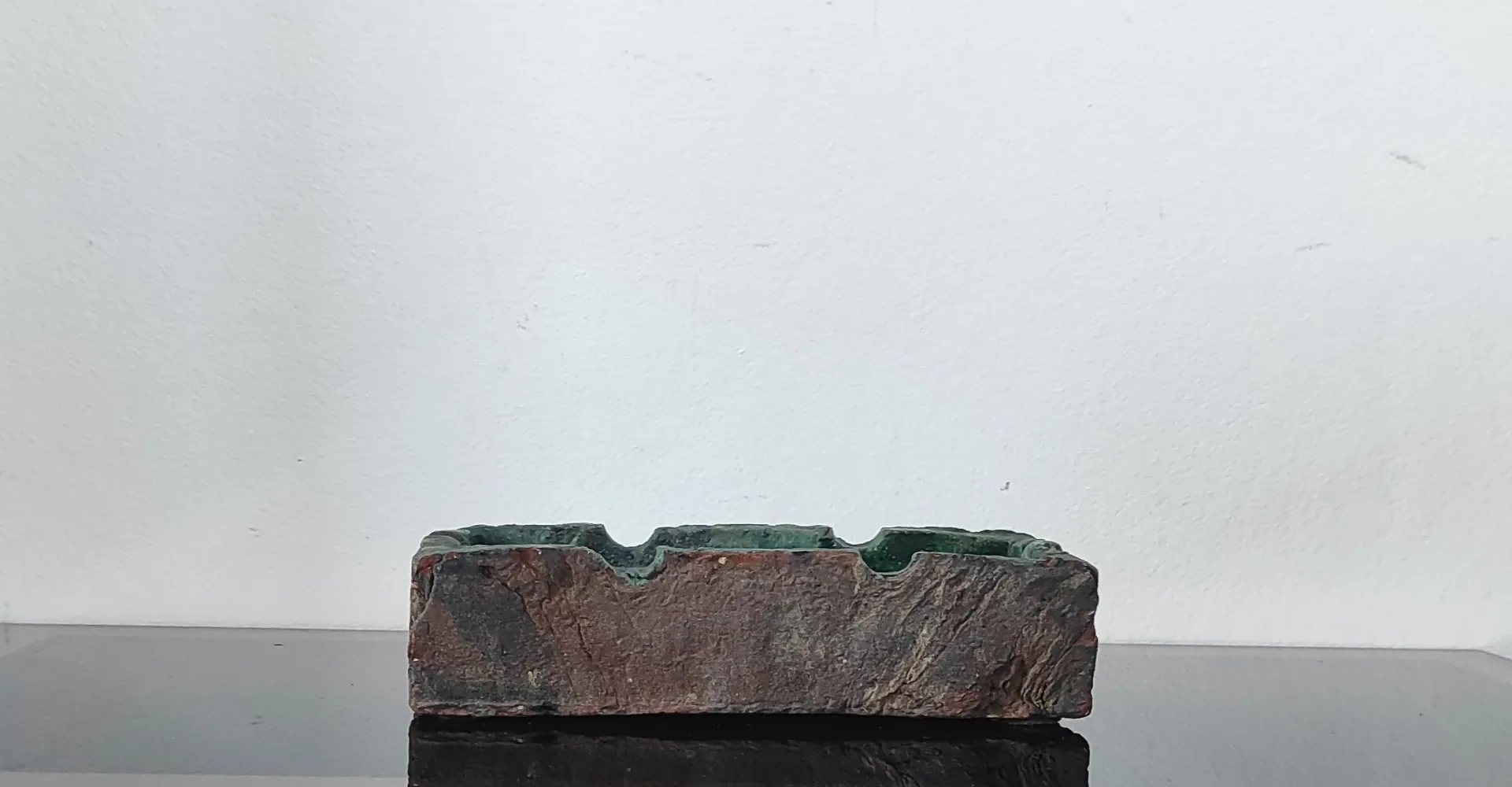 Cendrier artisanal brutaliste