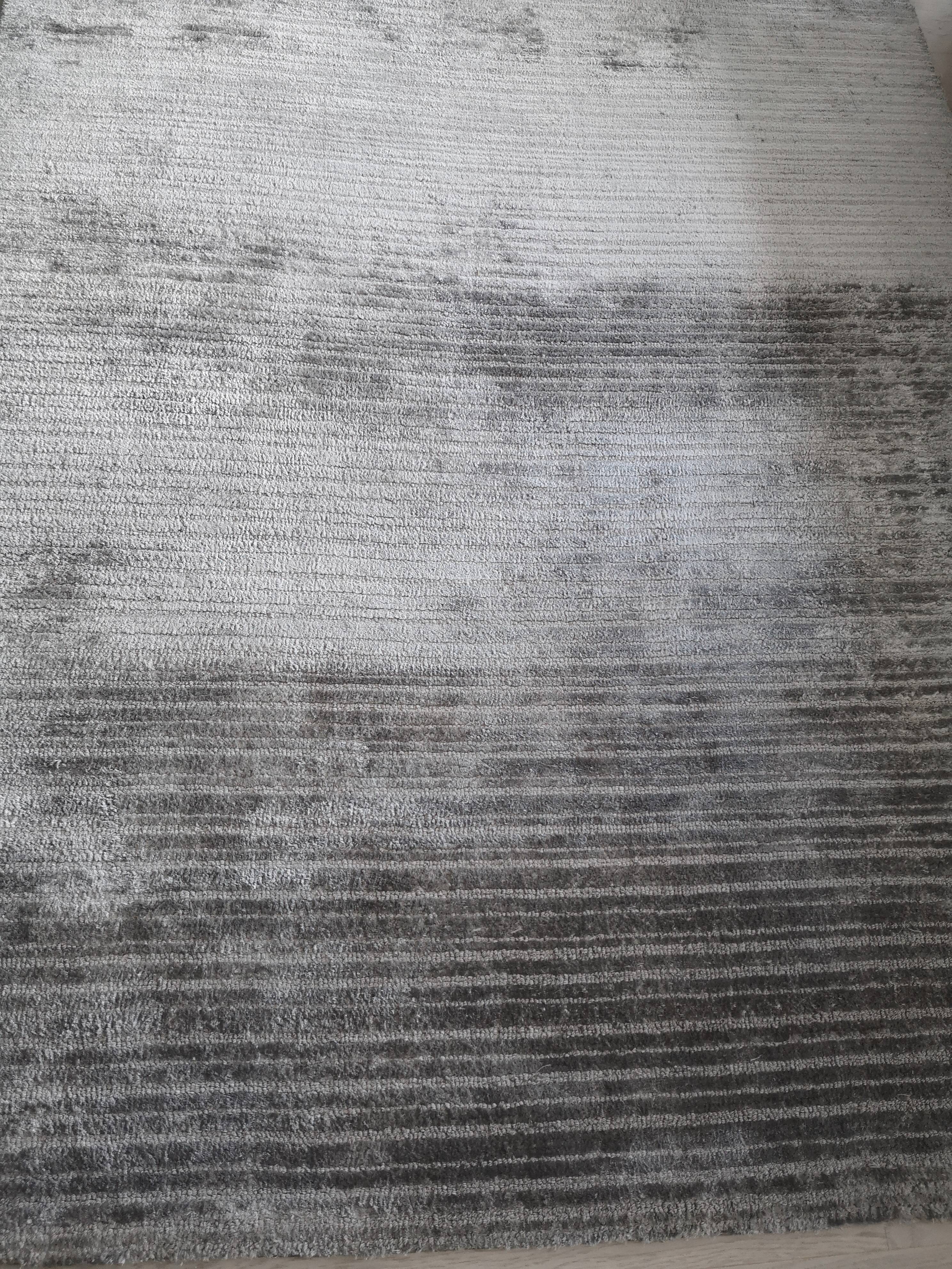 Contemporary carpet stepivi