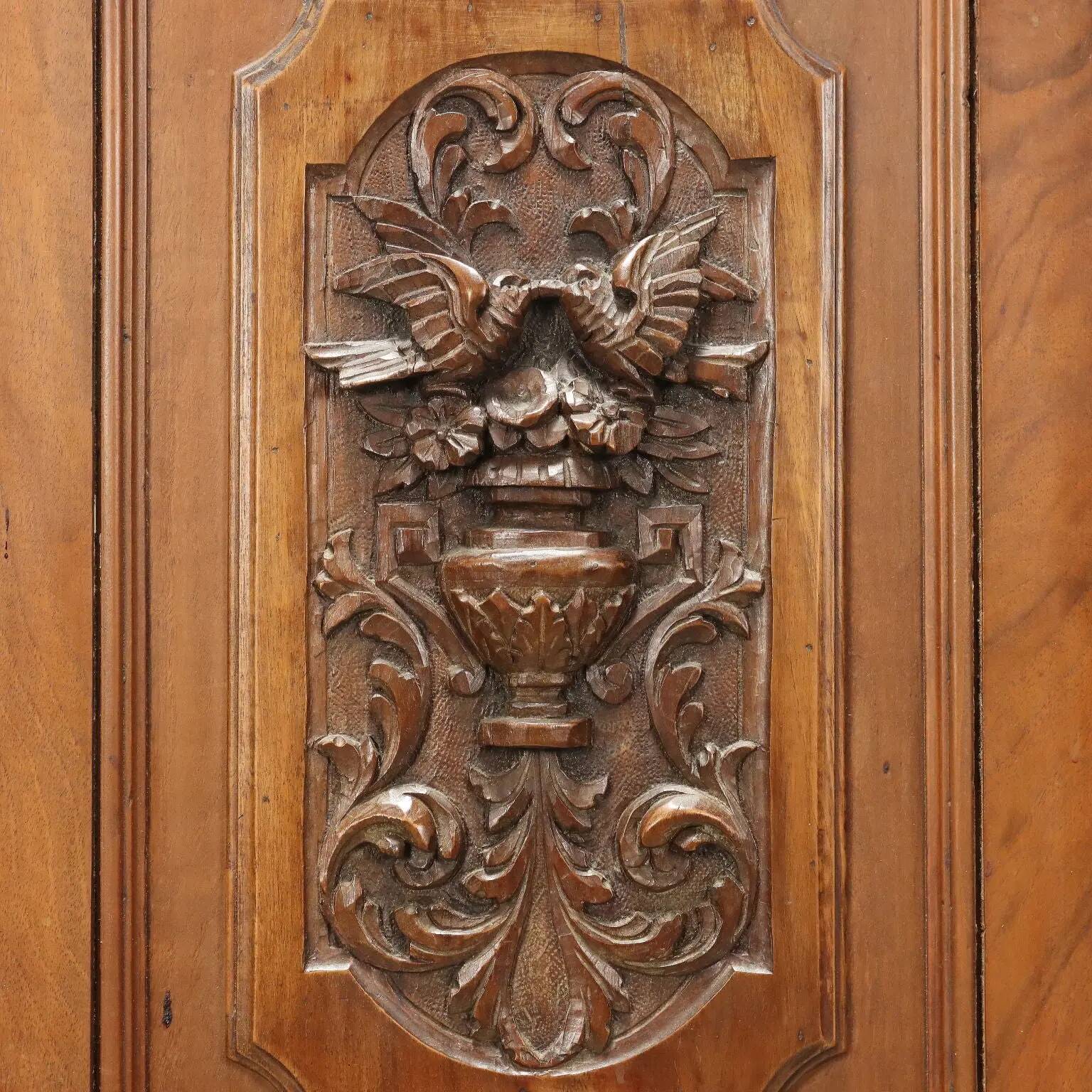 Antique neo-Renaissance walnut buffet, Italy, 19th century