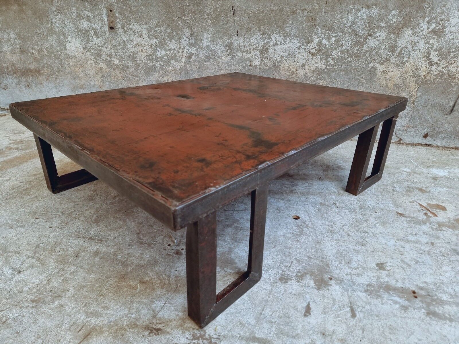 Industrial coffee table pallet table steel cinnamon brown