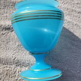 Vase balustre en opaline bleue