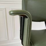 Chaise vintage à accoudoirs skaï vert