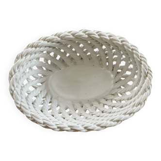 Woven basket in pierced porcelain